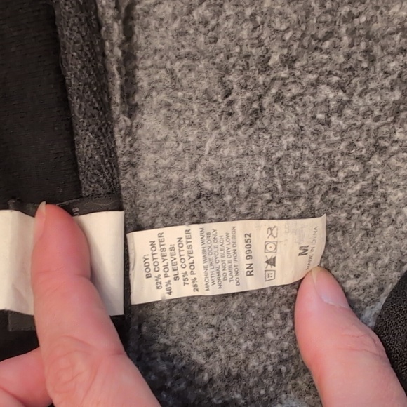 Hogwarts™ Crest Adult Sweatshirt With Hood Zip-up - Picture 6 of 6